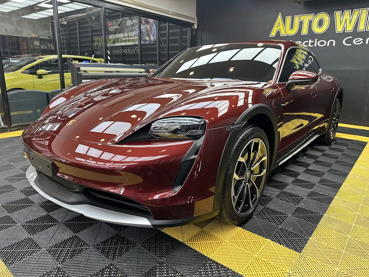 ผลงานฟิล์มกันรอยรอบคัน Porsche Taycan 4S สีแดง โดย Auto Winx