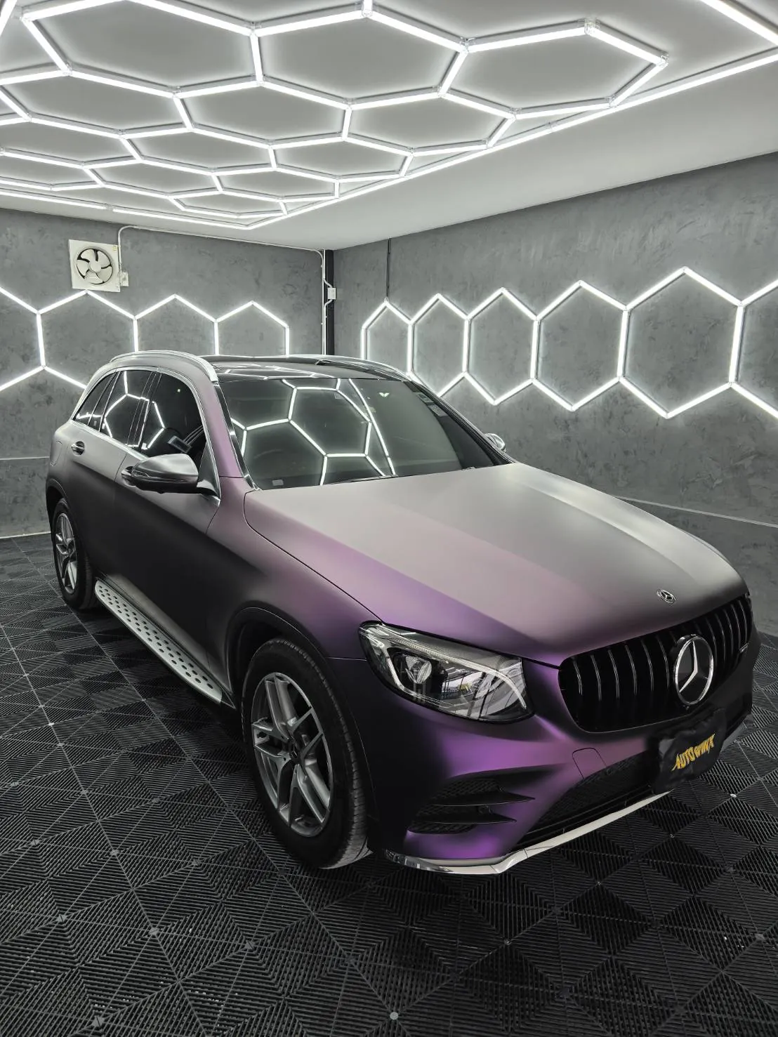 ผลงานแร็ปเปลี่ยนสี Mercedes-Benz GLC 220d สีม่วง โดย Auto Winx