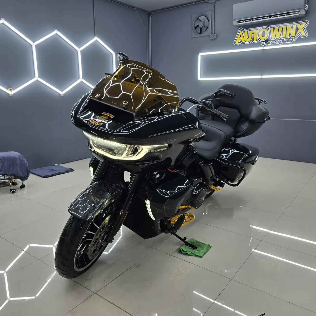 ผลงานเคลือบแก้ว Harley-Davidson Road Glide สีดำ โดย Auto Winx