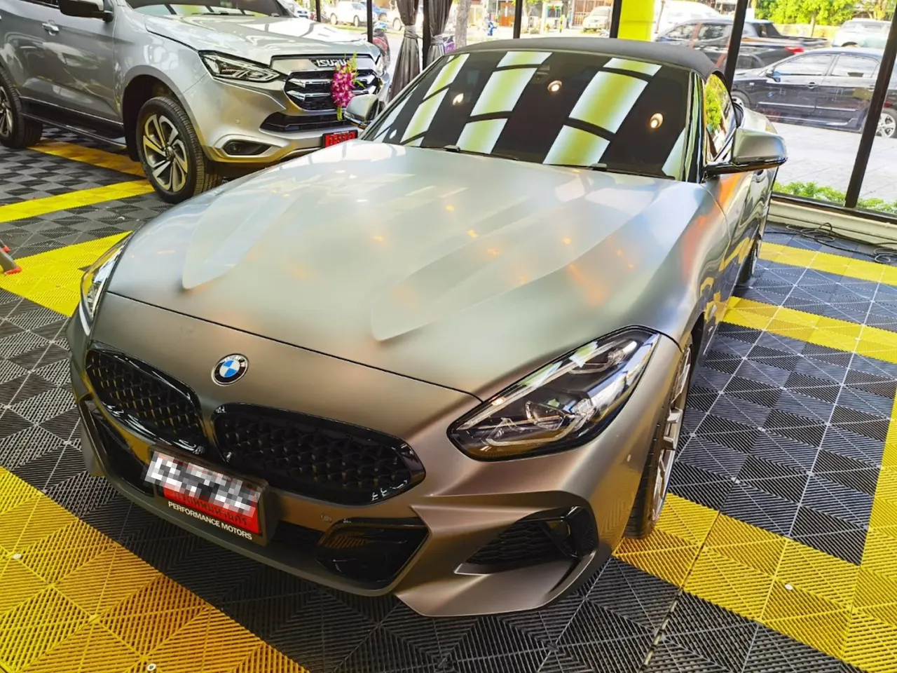 ผลงานฟิล์มกันรอยเนื้อด้าน BMW Z4 สีเทา โดย Auto Winx