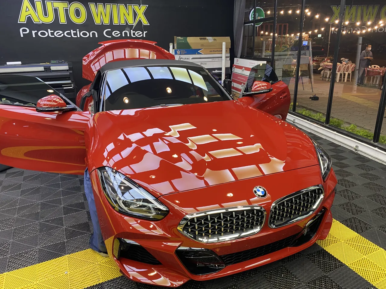 ผลงานฟิล์มกันรอยรอบคัน BMW Z4 สีแดง โดย Auto Winx