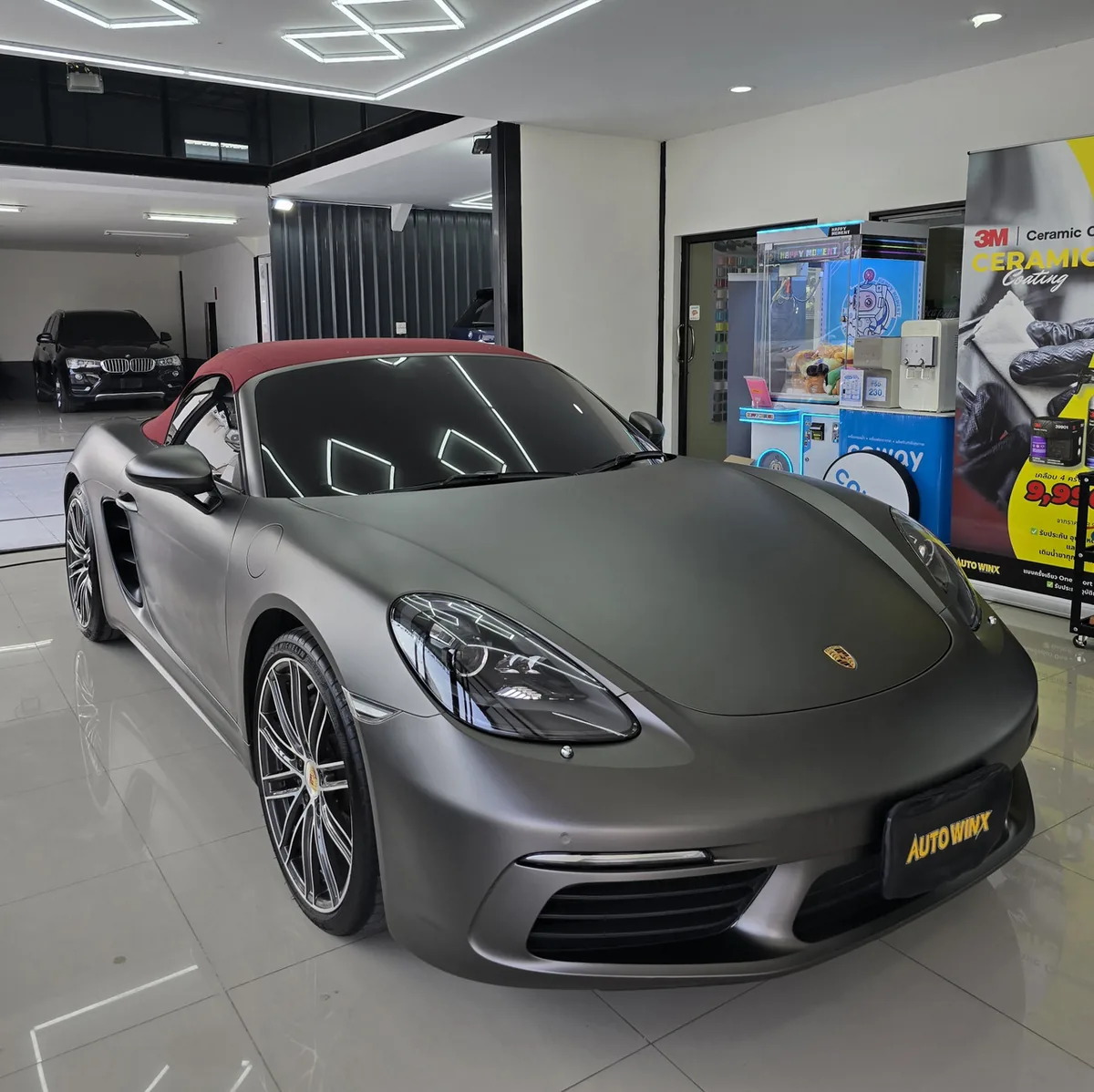 ผลงานฟิล์มกันรอยรอบคัน Porsche 718 Boxster สีเทาด้าน หลังคาแดง โดย Auto Winx