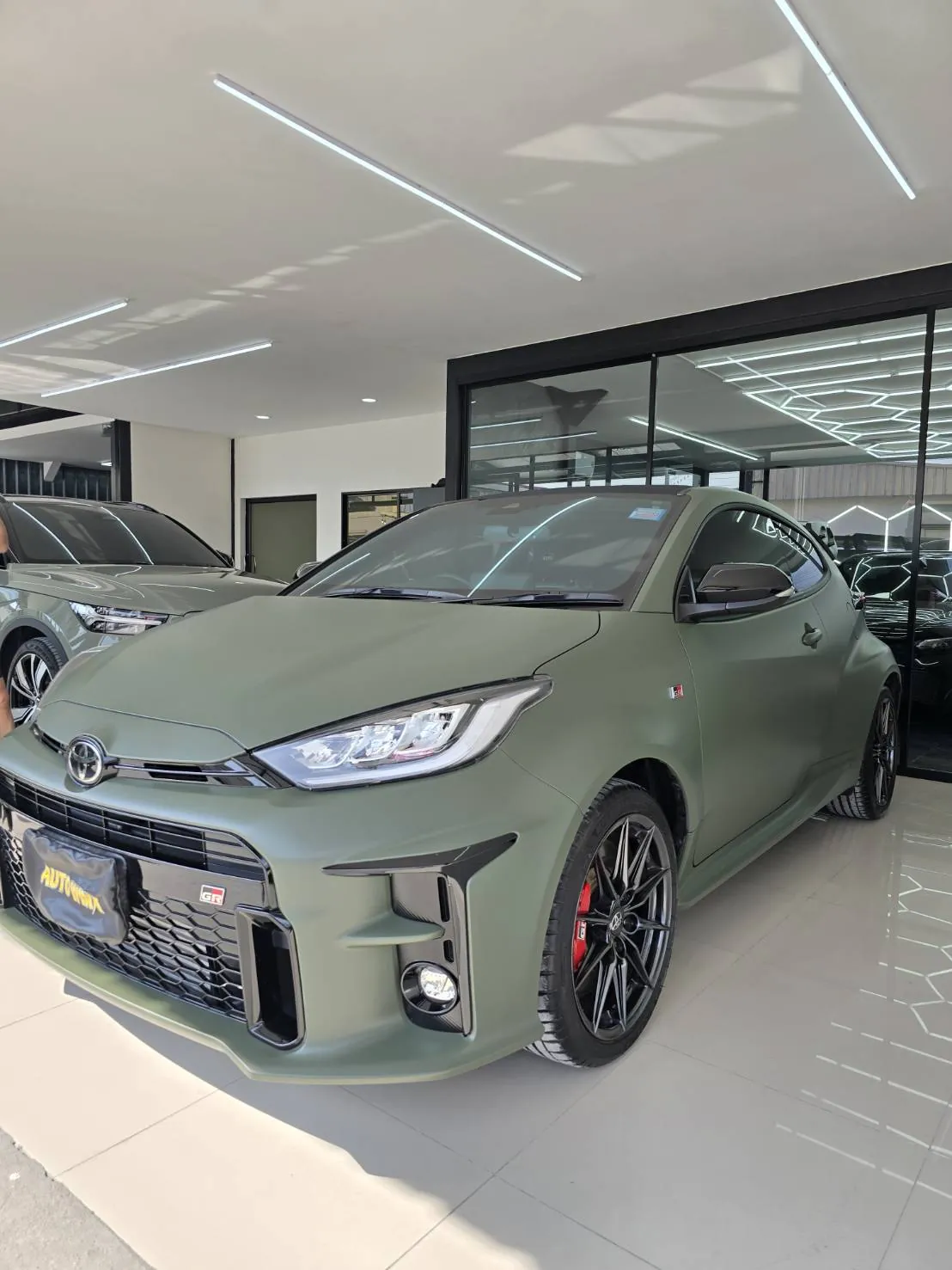 ผลงานแร็ปเปลี่ยนสี Toyota Yaris ATIV GR Sport สีเขียว โดย Auto Winx